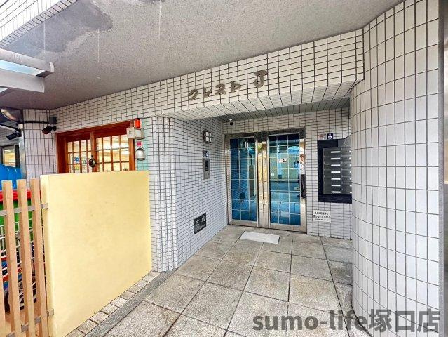 クレストJ塚口のエントランス