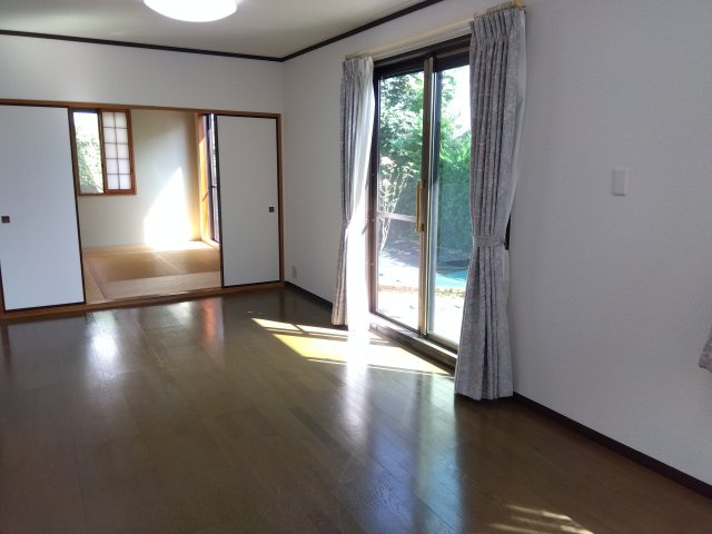 【居間・リビング】の画像