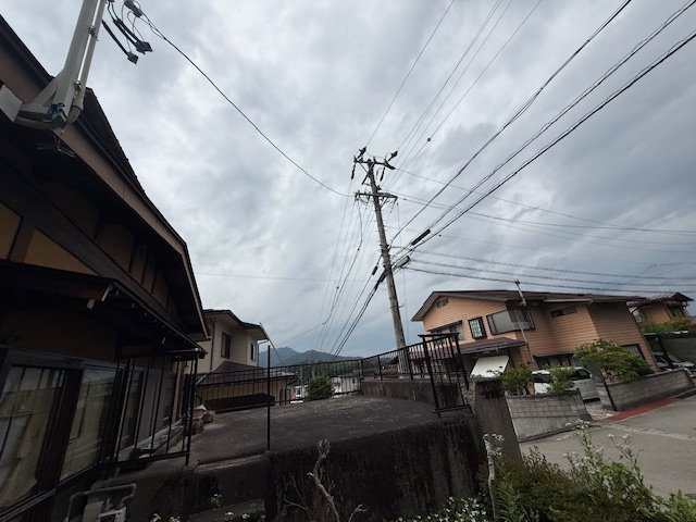 成約　戸建　高山市新宮町　98万円（6/22　新規）の前面道路含む現地写真