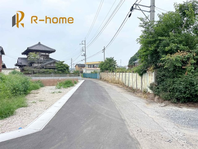 第1常総市向石下　新築戸建て　3号棟の前面道路含む現地写真|『今から見たい！』大歓迎です♪
お気軽にＲ－ｈomeまでお問い合わせください。