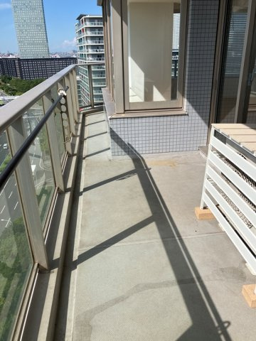 マリンフォートサンセットウイングライトのバルコニー