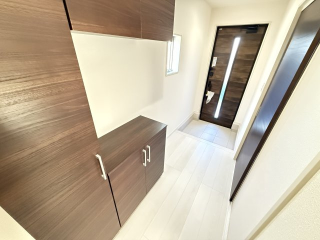 槇塚台２丁　新築分譲住宅　全２区画の玄関