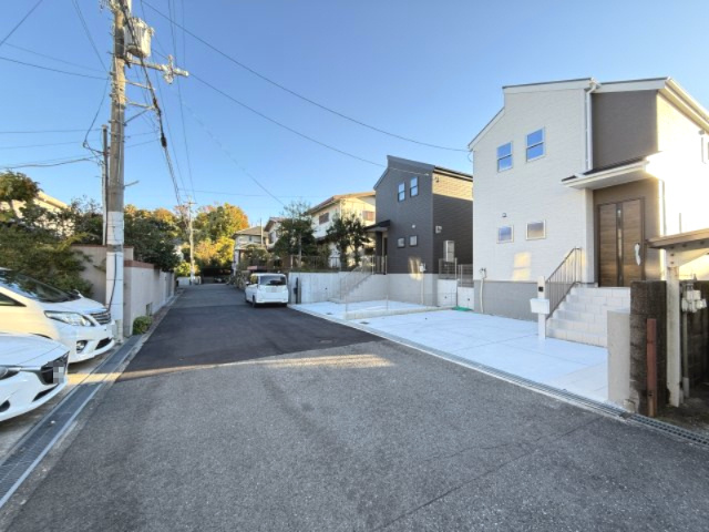 槇塚台２丁　新築分譲住宅　全２区画の前面道路含む現地写真