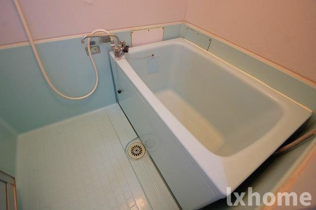 メゾンプランタンの浴室|落ち着いた空間のお風呂です