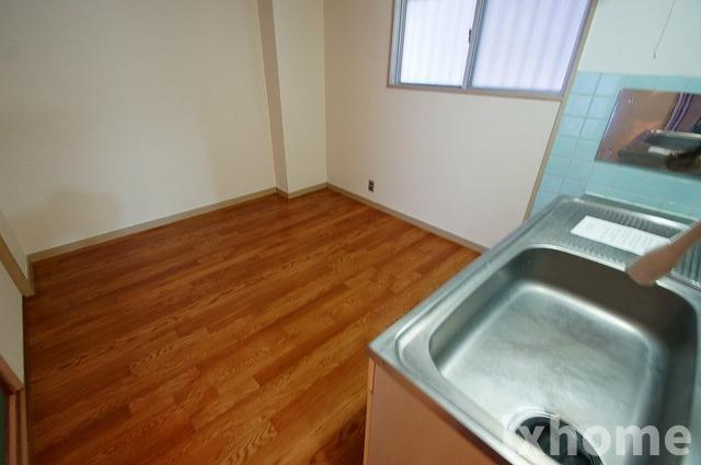 メゾンプランタンの居間・リビング|居間です