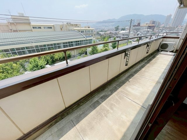 ドルミM宝塚のバルコニー|陽当たり良好なバルコニーです