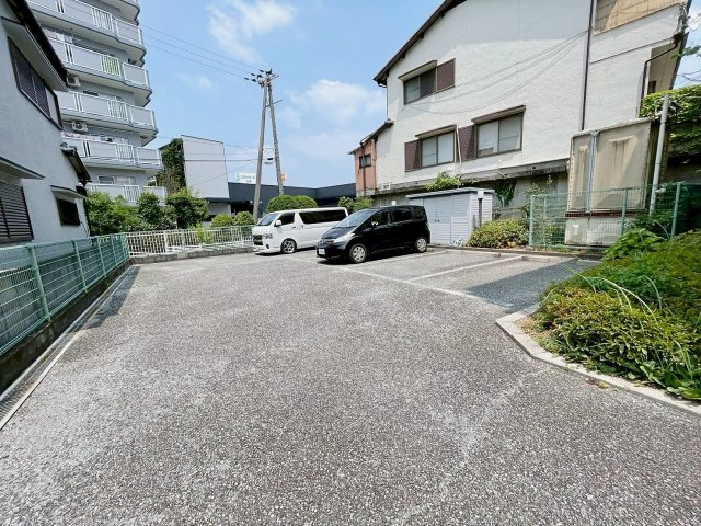 ドルミM宝塚の駐車場|カースペースがあります