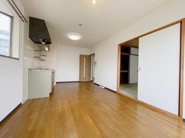 ドルミM宝塚の居間・リビング|こちらのリビングで趣味の時間をお楽しみください