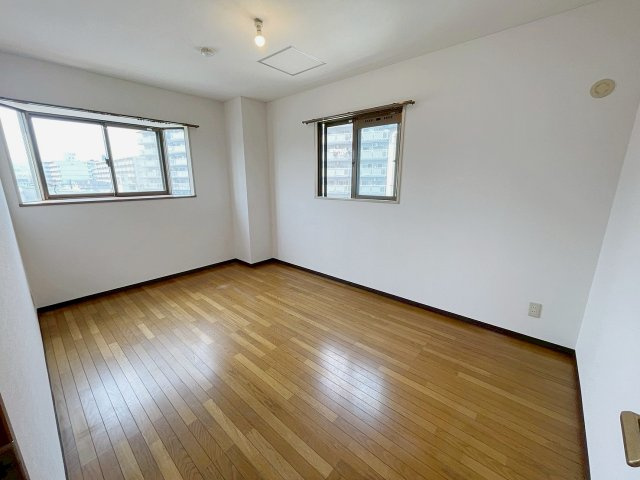 ドルミM宝塚の居間・リビング|こちらのリビングで趣味の時間をお楽しみください