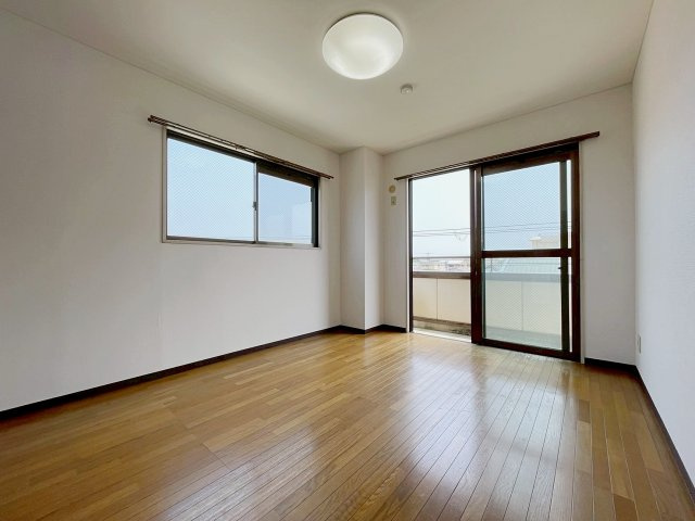 ドルミM宝塚の居間・リビング|こちらのリビングで趣味の時間をお楽しみください