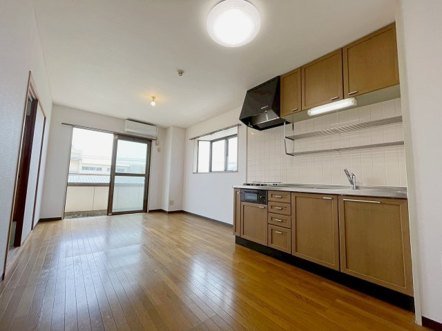 ドルミM宝塚の居間・リビング|こちらの居間で趣味の時間をお楽しみください