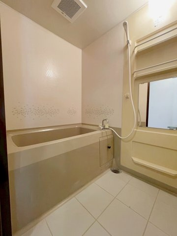 ドルミM宝塚の浴室|落ち着いた空間のお風呂です