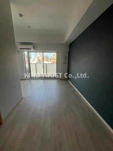 Alivis北梅田の居間・リビング|ゆったり過ごせる居間です