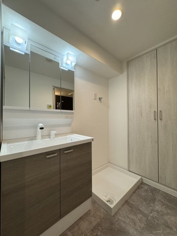 新深江ビューハイツのその他|【同社施工例】※類似同仕様です。開口部のデザインや位置等のデザインが異なります。