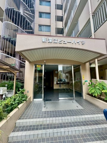 新深江ビューハイツのエントランス