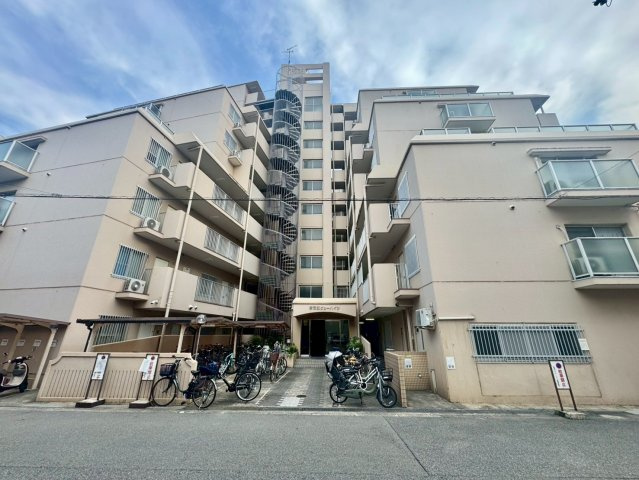 新深江ビューハイツの外観