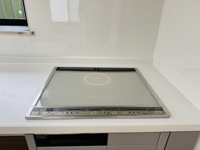 八王子市　弐分方町　中古戸建てのキッチン|～小さいお子様やご老人がいらっしゃるご家庭も安心のIHコンロ～
