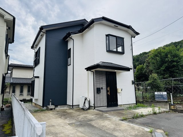 八王子市　弐分方町　中古戸建ての外観|～内外装リフォーム済戸建て　徒歩圏にスーパー・コンビニ・郵便局・病院が揃っています～