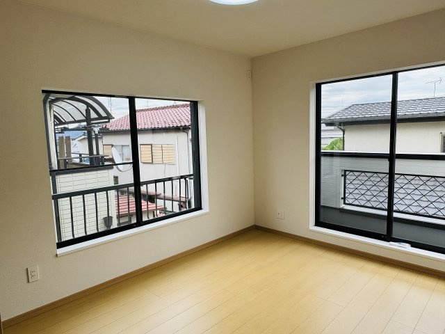 八王子市　弐分方町　中古戸建ての洋室|～全居室6帖、ゆとりのある住空間～