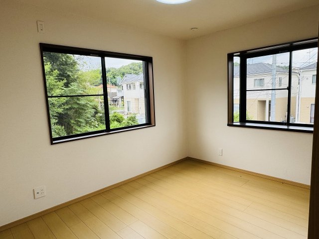 八王子市　弐分方町　中古戸建ての子供部屋|～2階北側6.0帖の洋室　2面採光で明るく風通しの良いお部屋です～