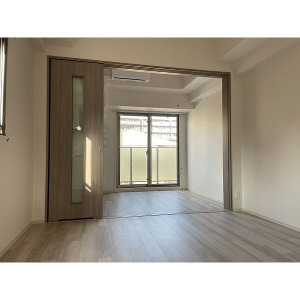 エスリードレジデンス江坂垂水町の居間・リビング