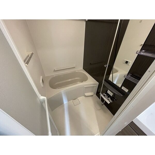 エスリードレジデンス江坂垂水町の居間・リビング