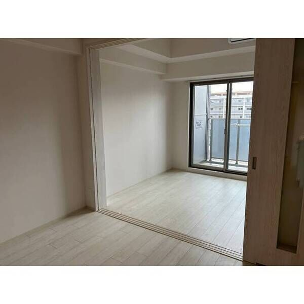 エスリードレジデンス江坂垂水町の居間・リビング