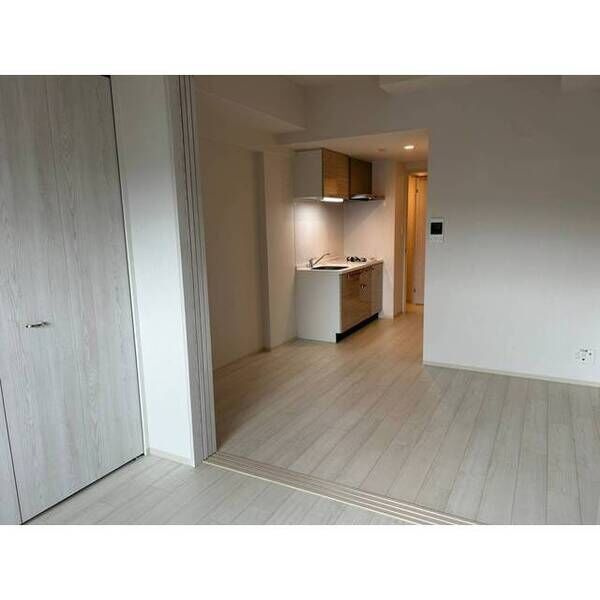 エスリードレジデンス江坂垂水町の居間・リビング