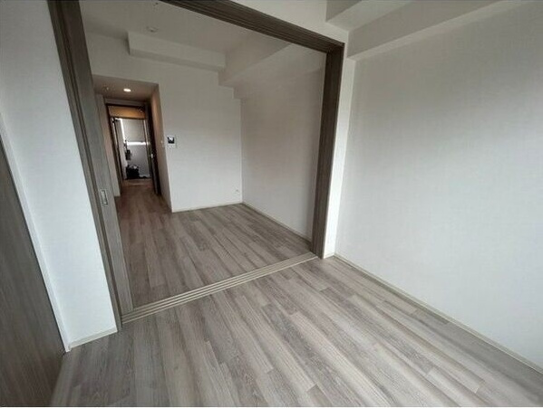 エスリードレジデンス江坂垂水町の居間・リビング