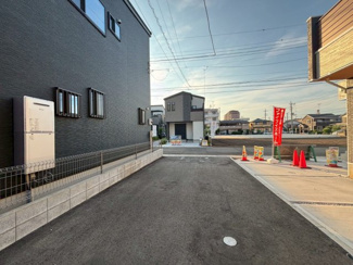 【前面道路含む現地写真】