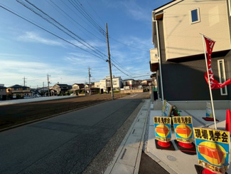 【前面道路含む現地写真】