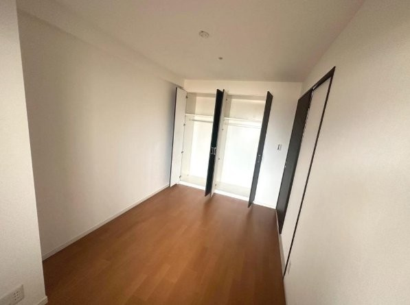 メロディーハイム住道ガーディアの収納|洋室のクローゼット
■物件内覧・資金計画相談・住宅ローン相談、リフォーム相談、お問合せ受付中■
※当日・翌日のご内覧、ご相談はお電話でのお問合せがスムーズです！