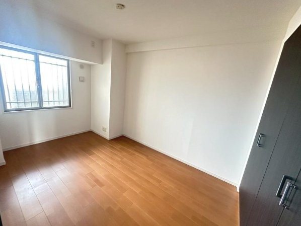 メロディーハイム住道ガーディアの寝室|洋室6.0帖
■物件内覧・資金計画相談・住宅ローン相談、リフォーム相談、お問合せ受付中■
※当日・翌日のご内覧、ご相談はお電話でのお問合せがスムーズです！