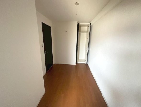 メロディーハイム住道ガーディアの子供部屋|洋室5.0帖　クローゼット
■物件内覧・資金計画相談・住宅ローン相談、リフォーム相談、お問合せ受付中■
※当日・翌日のご内覧、ご相談はお電話でのお問合せがスムーズです！