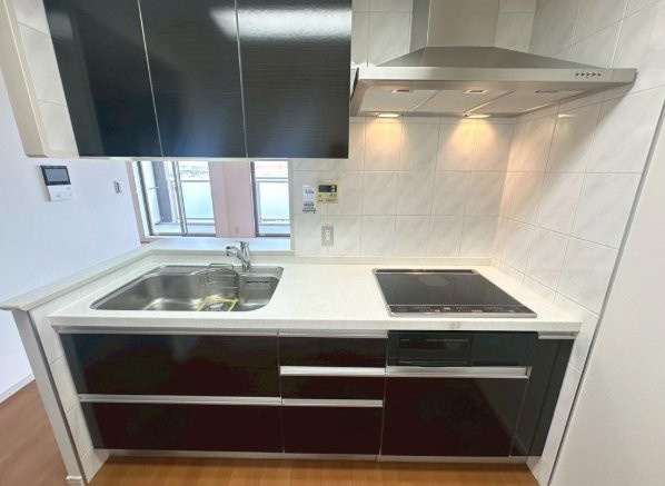 メロディーハイム住道ガーディアのキッチン|システムキッチン
■物件内覧・資金計画相談・住宅ローン相談、リフォーム相談、お問合せ受付中■
※当日・翌日のご内覧、ご相談はお電話でのお問合せがスムーズです！