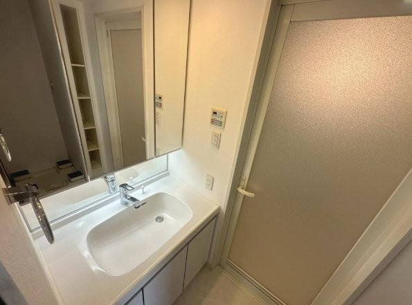 メロディーハイム住道ガーディアの独立洗面台|シャワー付き洗面化粧台
■物件内覧・資金計画相談・住宅ローン相談、リフォーム相談、お問合せ受付中■
※当日・翌日のご内覧、ご相談はお電話でのお問合せがスムーズです！