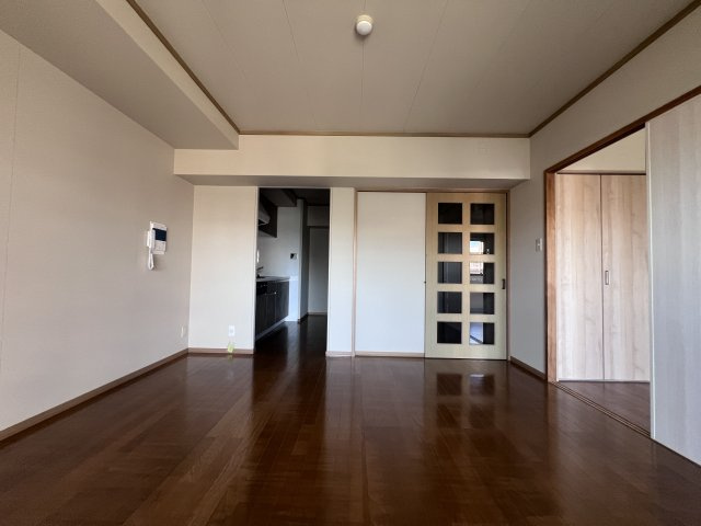 県営伊川谷第2高層住宅1号棟の居間・リビング