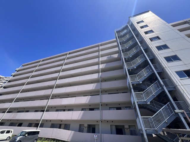 県営伊川谷第2高層住宅1号棟の外観