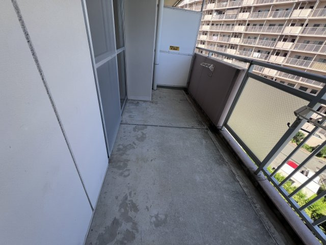 県営伊川谷第2高層住宅1号棟のバルコニー