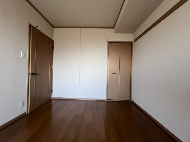 県営伊川谷第2高層住宅1号棟の洋室