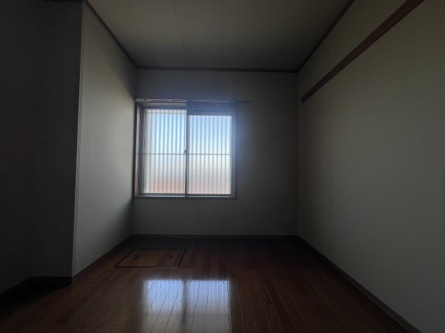 県営伊川谷第2高層住宅1号棟の洋室