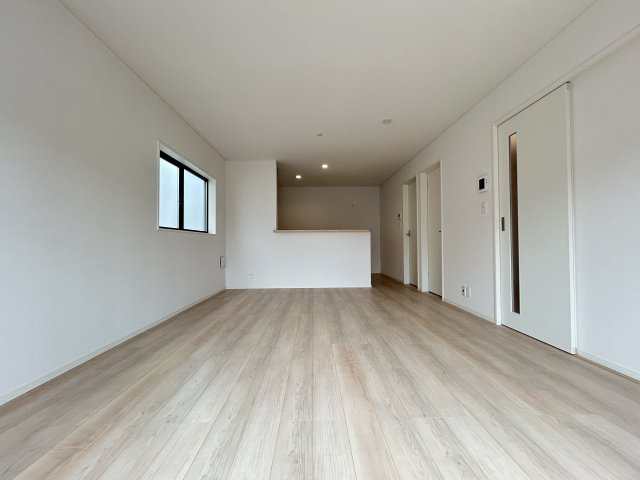 あきる野市野辺　新築戸建　2号棟！の居間・リビング