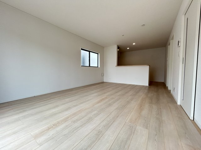 あきる野市野辺　新築戸建　2号棟！の居間・リビング
