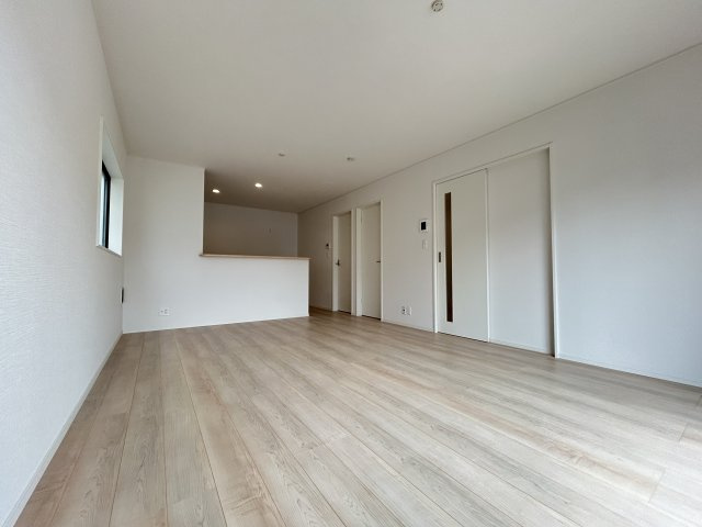 あきる野市野辺　新築戸建　2号棟！の居間・リビング