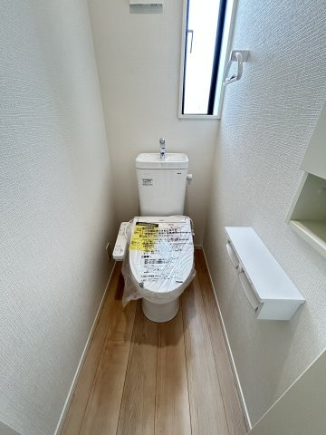 あきる野市野辺　新築戸建　2号棟！のトイレ