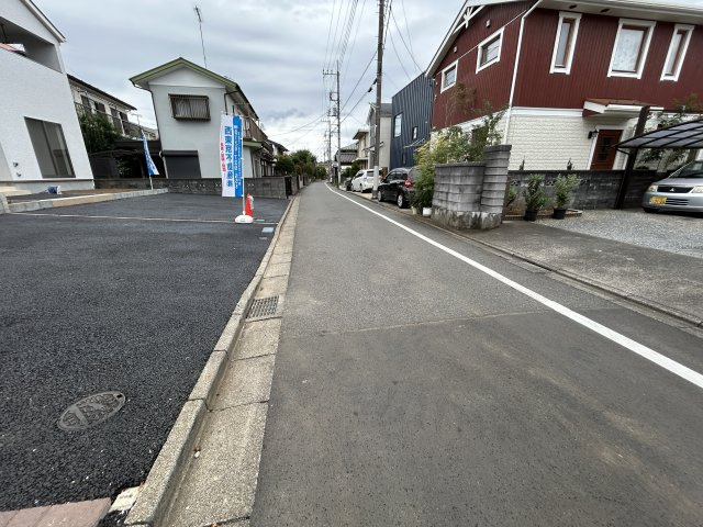 あきる野市野辺　新築戸建　2号棟！の前面道路含む現地写真