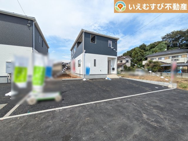 Cradle garden　千代田町赤岩第3の駐車場|並列3台駐車可能なゆとりのカースペース
複数台車をお持ちでも、お友達が遊びに来てもゆとりの駐車スペース！