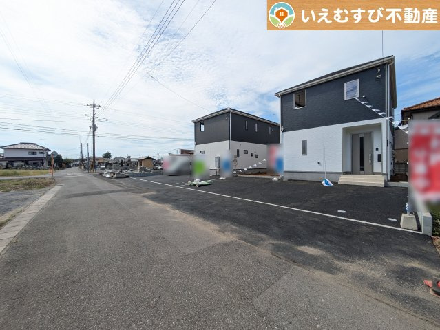 Cradle garden　千代田町赤岩第3の前面道路含む現地写真|充分な広さの前面道路
間口が広くお車の出し入れも問題なく行えるスペースが確保されています♪