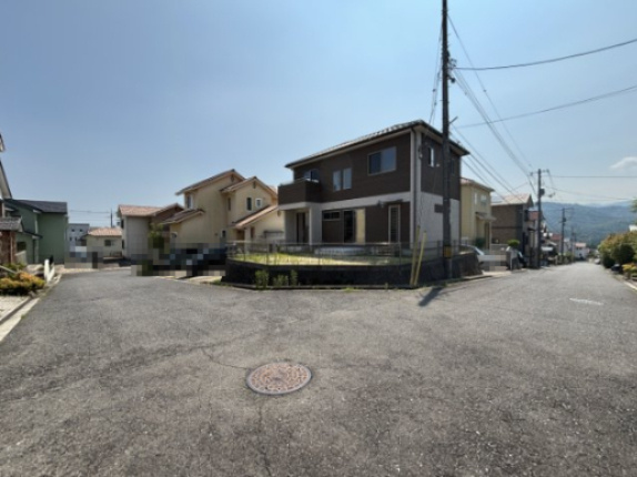 中古戸建　伴北7丁目の前面道路含む現地写真