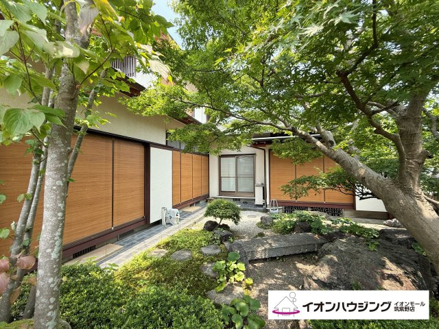 自宅のお庭で四季を感じられます。